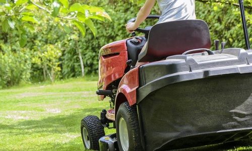 mowing-the-grass-1438159_640